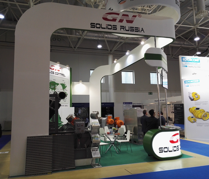 俄羅斯客戶正在參觀冠能的設備 俄羅斯客戶正在參觀冠能的設備